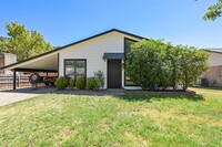 Building Photo - 3015 Adrienne Dr