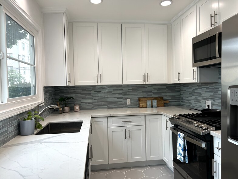 Building Photo - 901 E Ocean Blvd