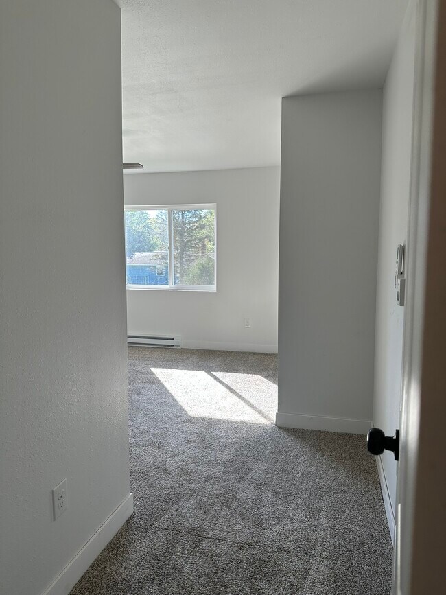 Building Photo - Valley View Estates B