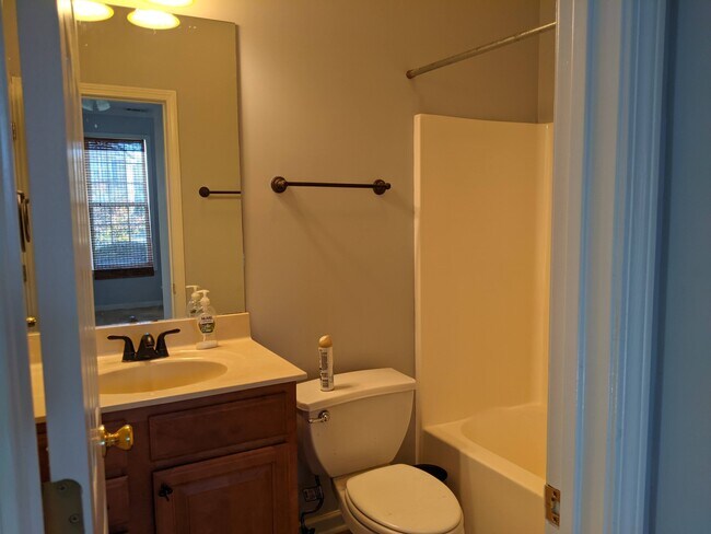 Building Photo - 2414 Manal Way