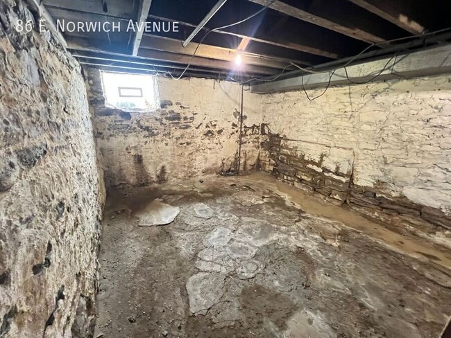 Building Photo - 86 E Norwich Ave