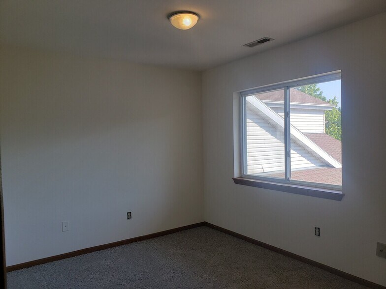 Building Photo - 934 Rockefeller Ln