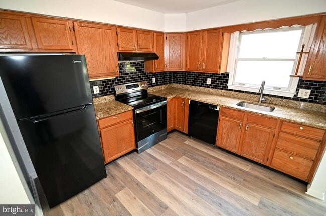 Building Photo - 3721 Edmond Way