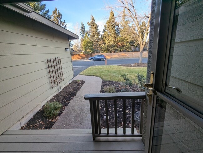 Building Photo - 1315 NE Paula Dr