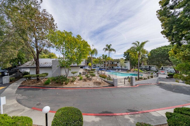 Building Photo - 1050 Meadow Lake Dr