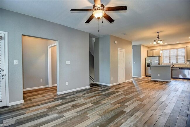 Building Photo - Three Story Condo near the Oceanfront