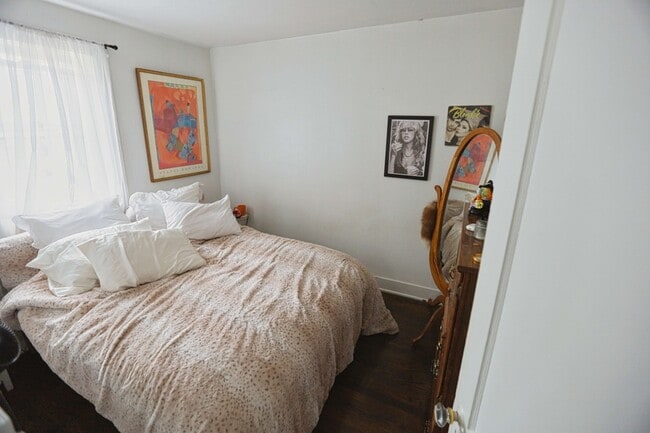 Building Photo - 826 Pennoyer Ave