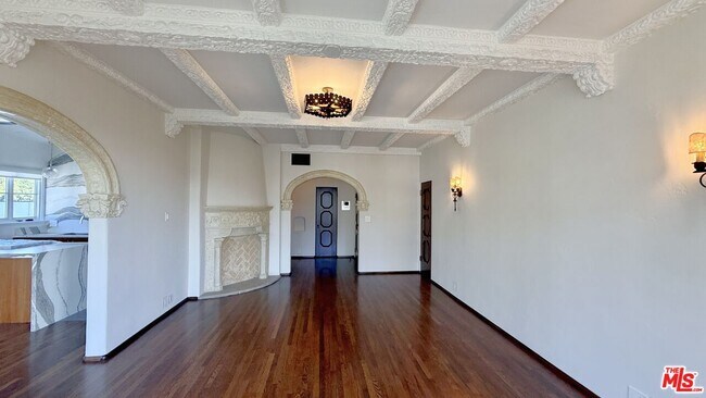 Building Photo - 1302 N Sweetzer Ave