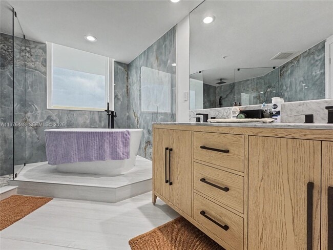 Building Photo - 1755 E Hallandale Beach Blvd