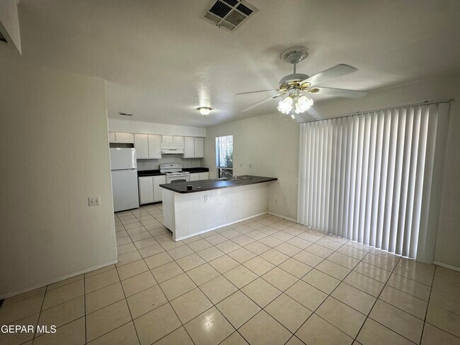 Building Photo - 336 Villa Canto St