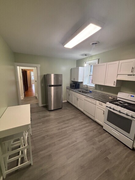 Building Photo - 5054 Winona Ave