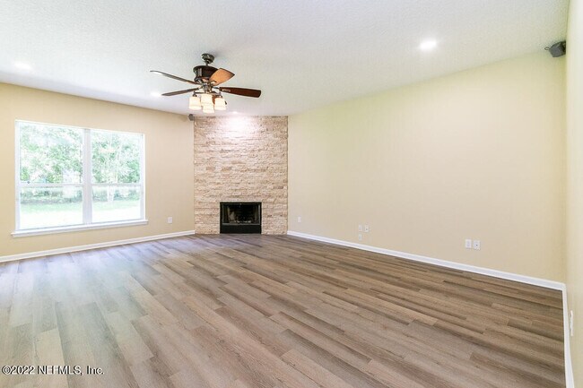Building Photo - 825 Marjories Way