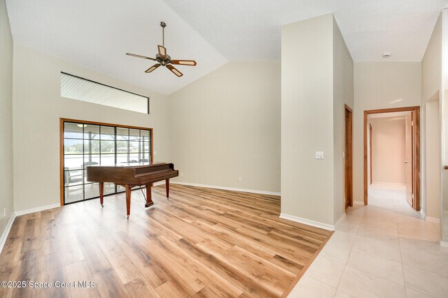 Building Photo - 441 Crystal Lake Dr
