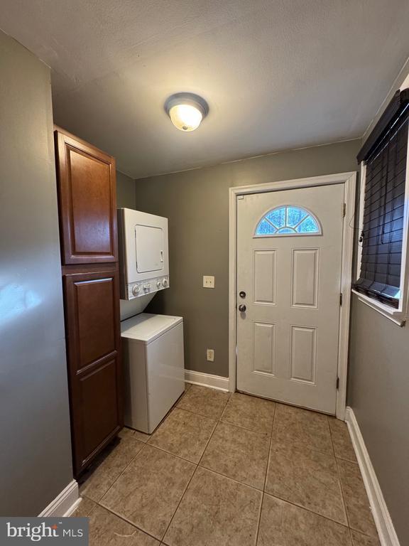 Building Photo - 1321 Cambria St