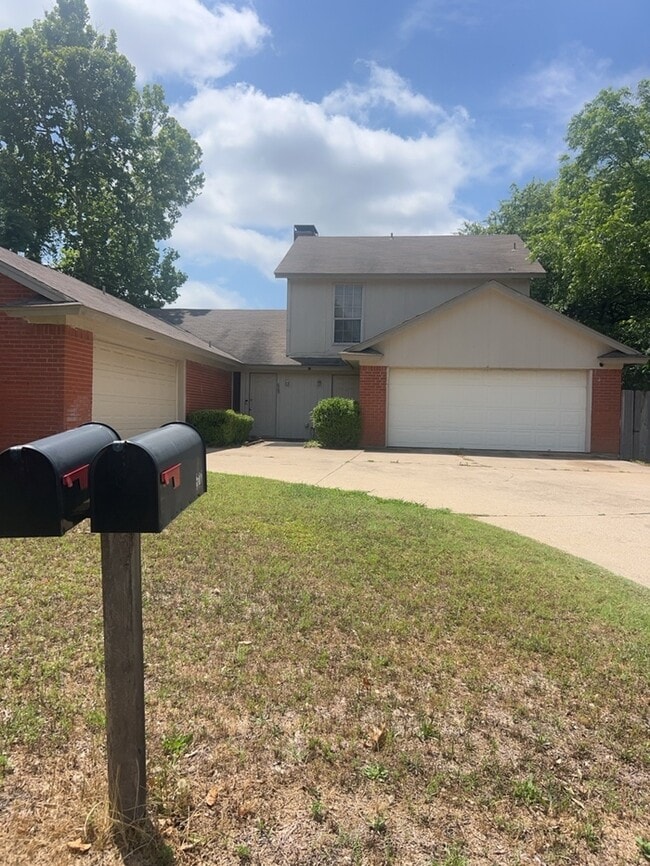 Building Photo - Arlington 3/2.5/2 duplex coming soon.