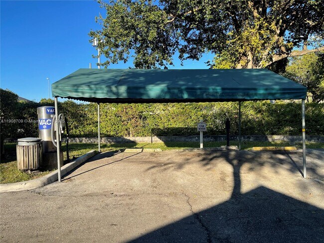 Building Photo - 1237 SW 46th Ave