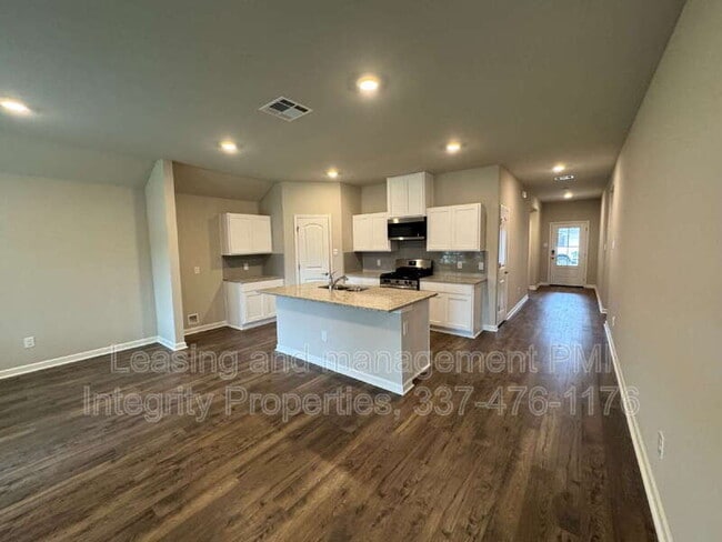 Building Photo - 325 White Pine Dr