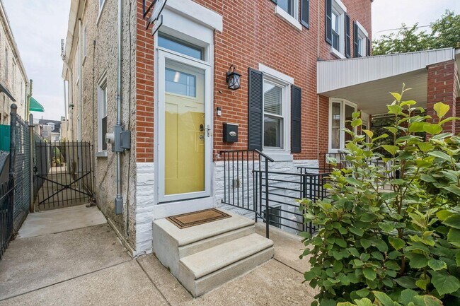 Building Photo - 1329 Marlborough St