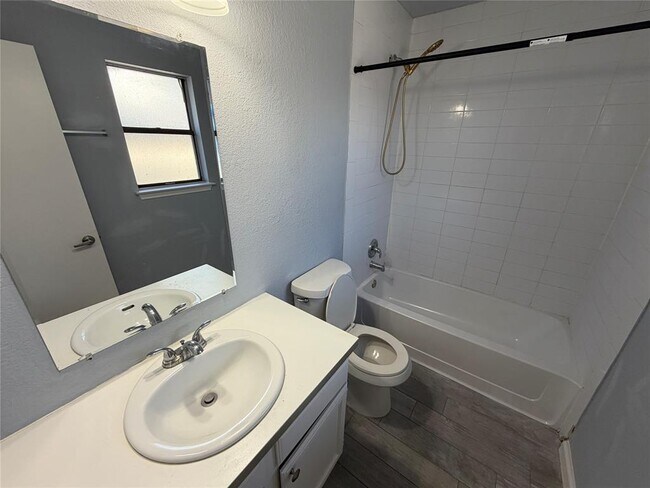 Building Photo - 1431 Hyridge Cir