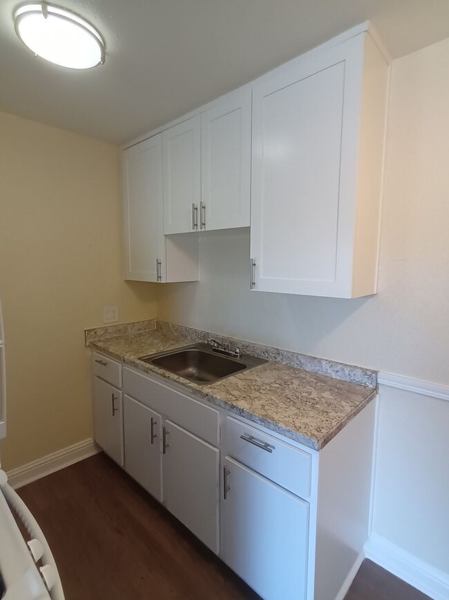 Building Photo - Welcome to SkyView Villa & Somerset Apartm...