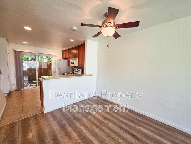 Building Photo - 8284 Echo Dell Rd