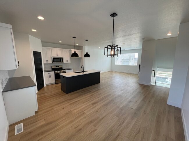 Building Photo - 954 W 350 S