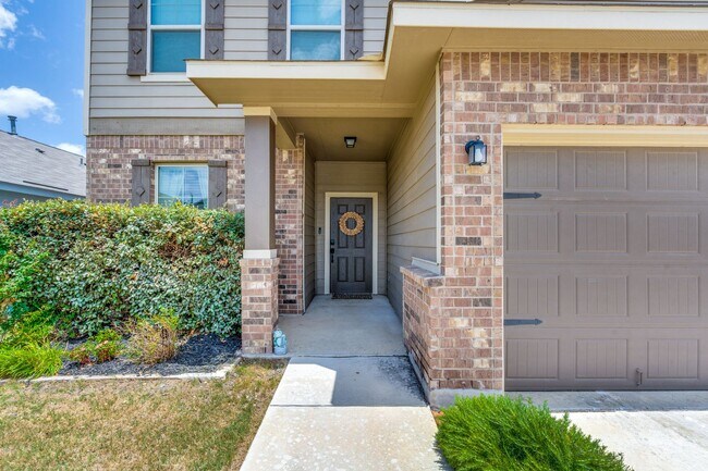 Building Photo - BEAUTIFUL 4-BEDROOM HOME IN NORTHEAST CROSSING