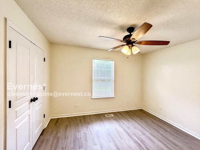 Building Photo - 128 Thrasher Pike