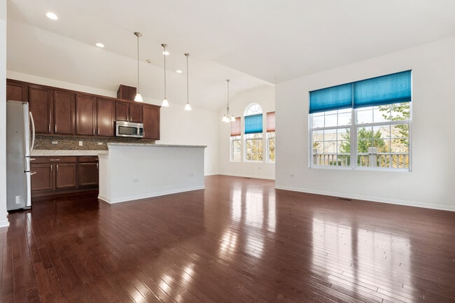 Building Photo - 2528 Dunraven Ave