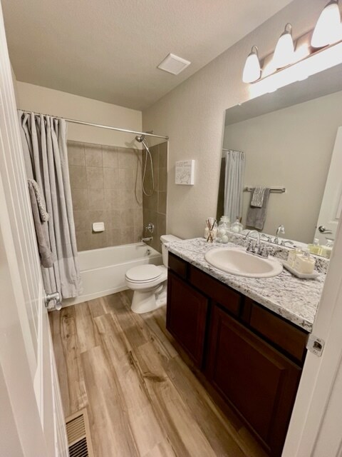 Bathroom Upstairs - 5423 Hammond Dr