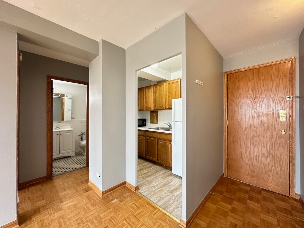 Building Photo - 4180 N Marine Dr