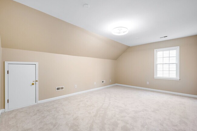 Building Photo - 9200 Brechin Dr