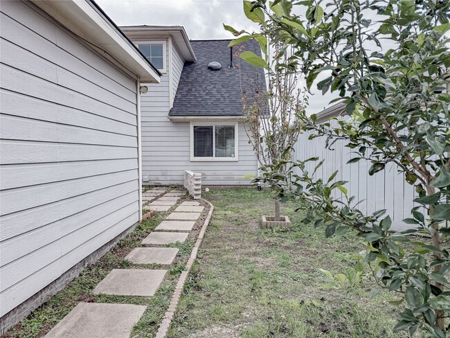 Building Photo - 20935 Young Meadows Way