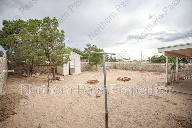 Building Photo - 8548 Arboleda Dr
