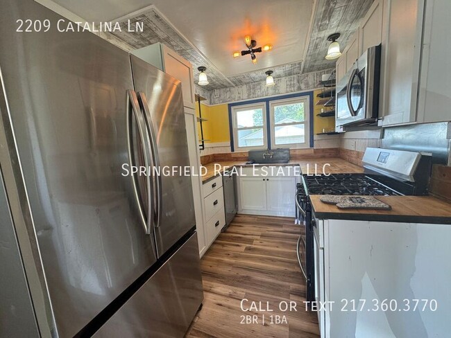 Building Photo - 2209 Catalina Ln
