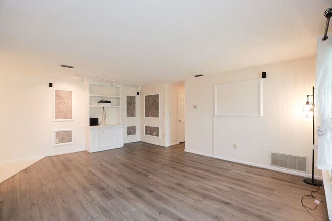Building Photo - 10213 Wolfe Manor Ct