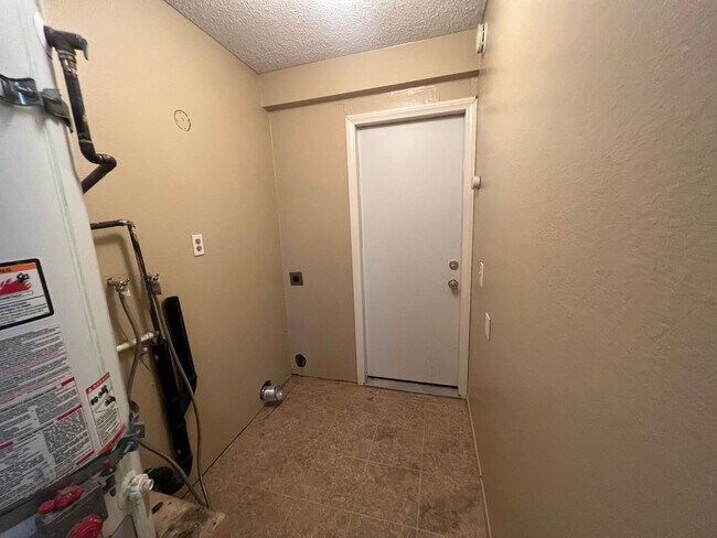 Building Photo - Spacious 4BR/2BA Mira Mesa Home For Rent!