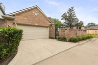 Building Photo - 6834 Oakwood Trace Ct