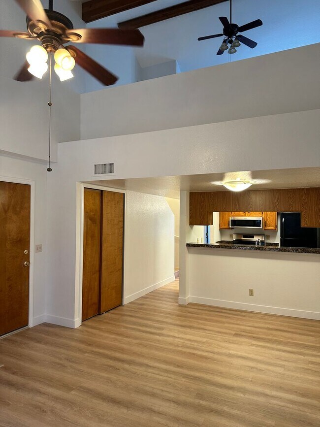 Building Photo - 3716 E University Dr