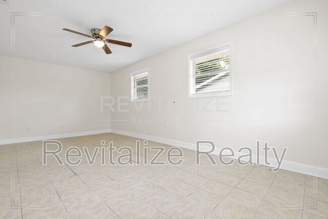 Building Photo - 2531 W David Dr