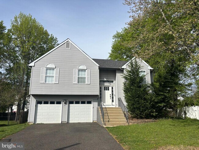 Building Photo - 30 Country Ln