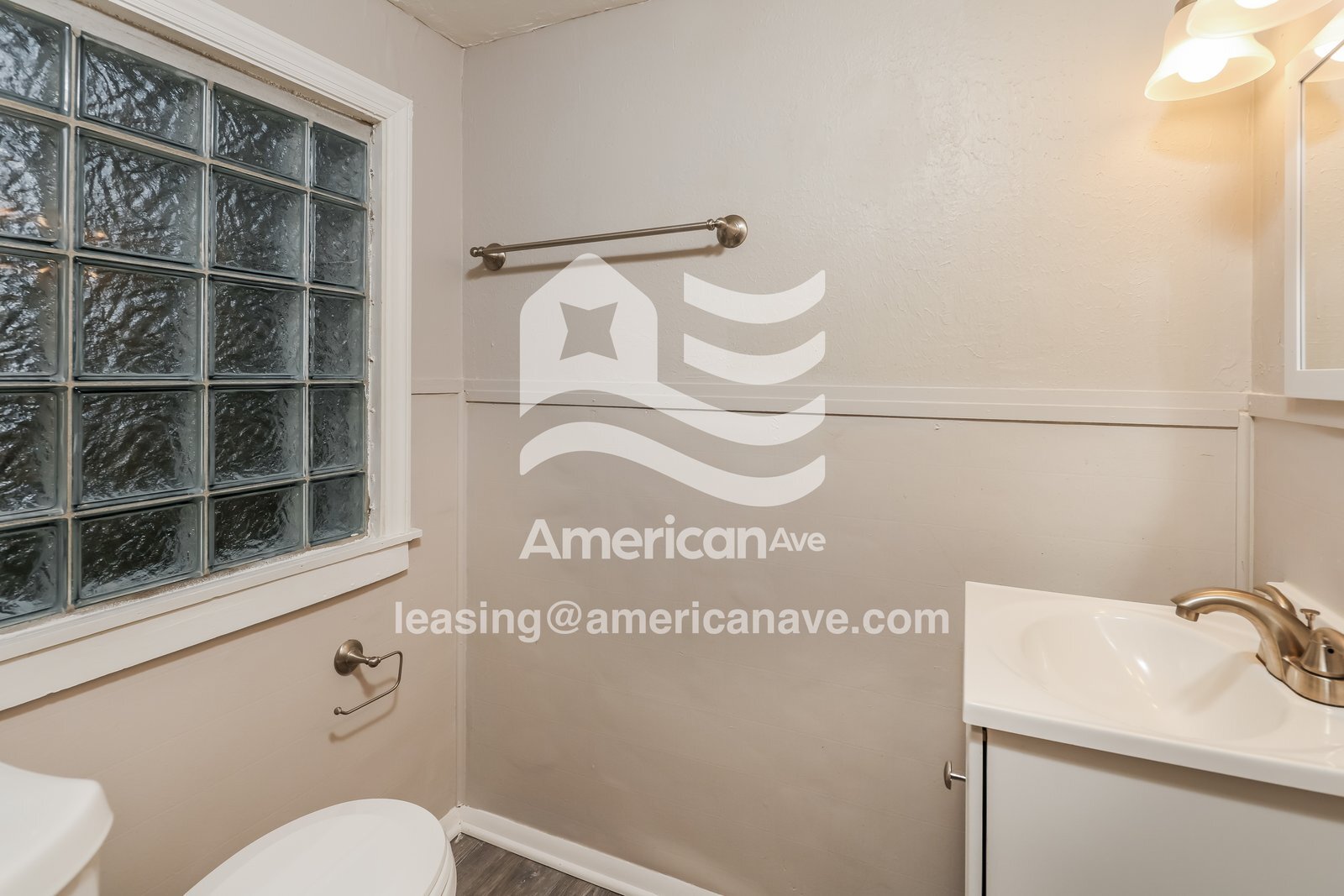 Building Photo - 1543 Vancouver Dr