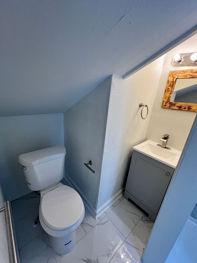 Building Photo - Updated 5BR Home with Modern Finishes & Extra Space