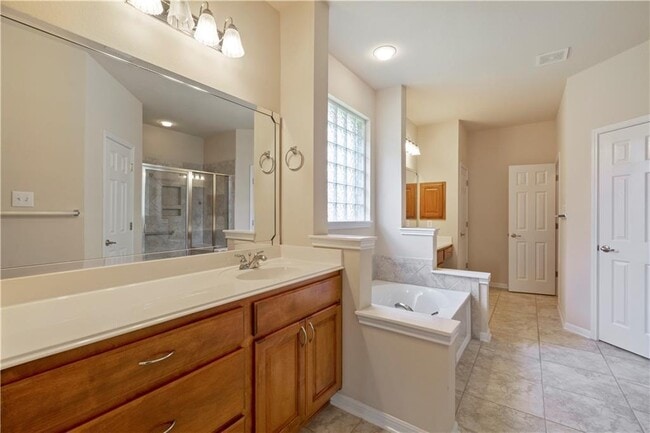 Building Photo - 2405 Speidel Dr