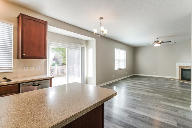 Building Photo - 585 Bettmann St