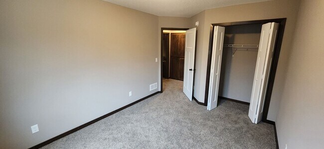 Building Photo - Great 3BR, 2BA St Francis Home Available 8/10!