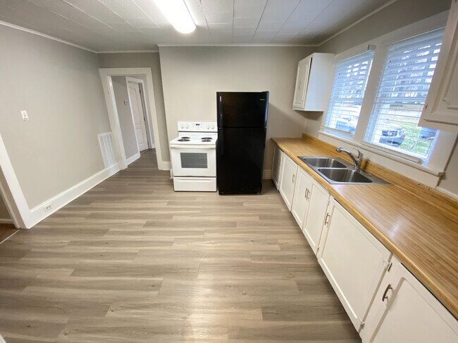 Building Photo - 2bed/1ba House with Updated Interior, close to Hwy 29 w/ storage building