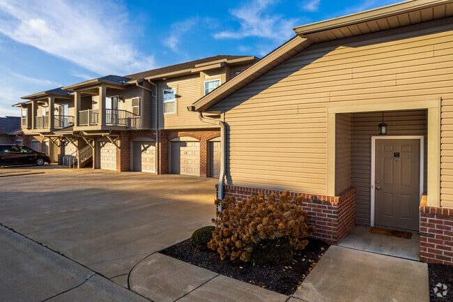 Building Photo - Willow Creek Luxury Apartments