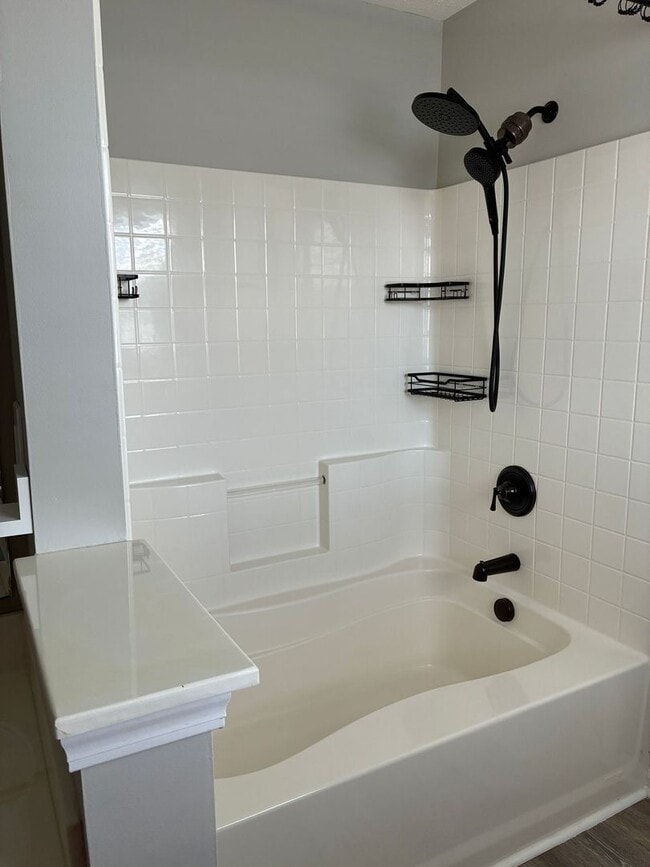 Building Photo - Walker Woods, large 4 BD and 2.5 BA