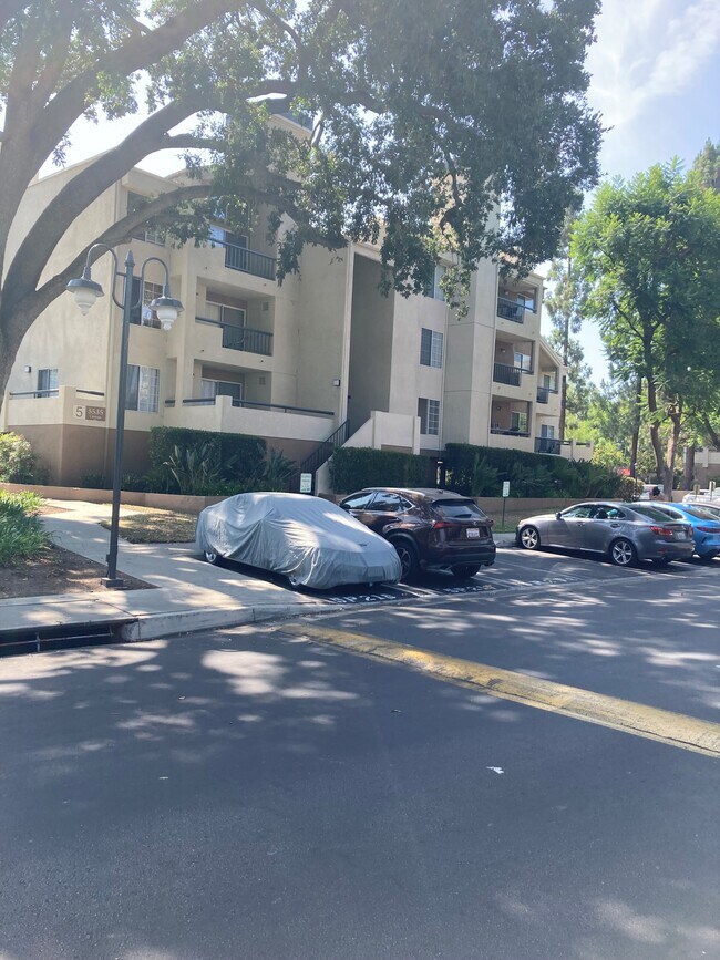 building end view - 5535 Canoga Ave